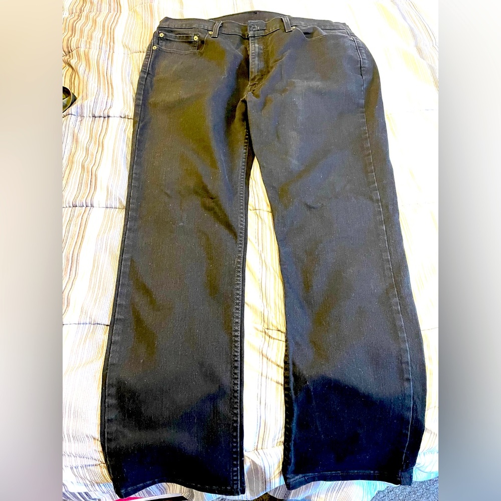 Levi’s 514 straight fit jeans. Black